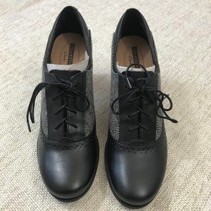 Clarks Leather Heeled Herringbone Oxford NWOB